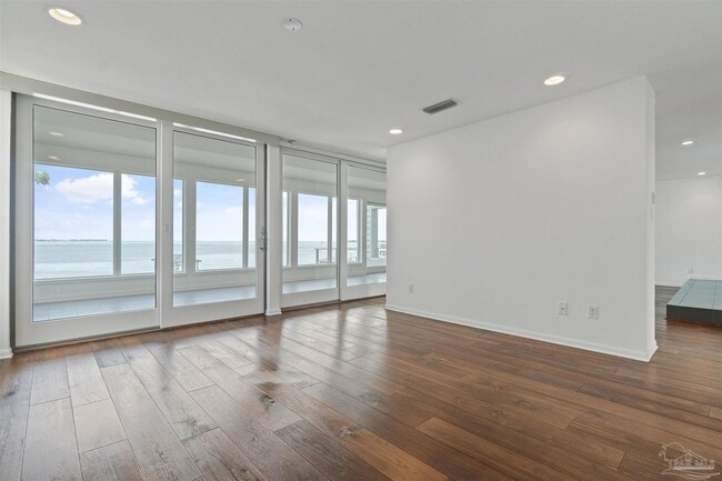 Building Photo - 1319 Soundview Trail
