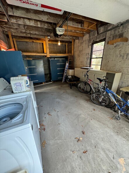 Building Photo - 9525 Sherwood Pl