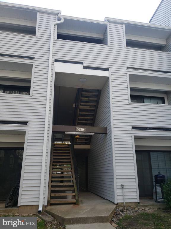 Building Photo - 1639 Carriage House Terrace