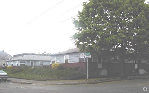 Building Photo - 5302-5312 NE Hoyt St