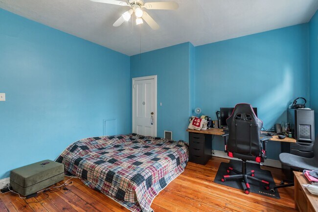 Building Photo - 206 S 43rd St