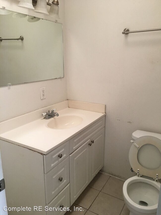 Building Photo - 4 br, 2.5 bath House - 16177 Barbee St