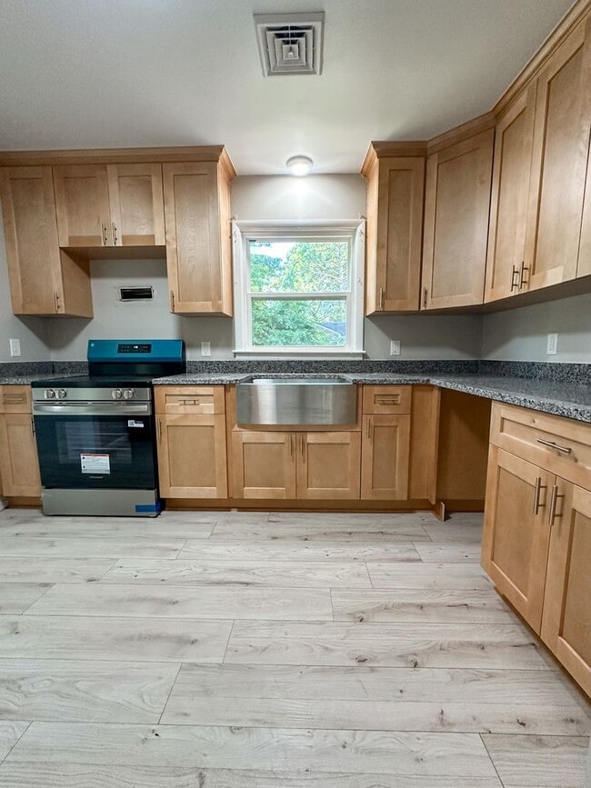 Building Photo - 3 Bedroom house in Western Branch