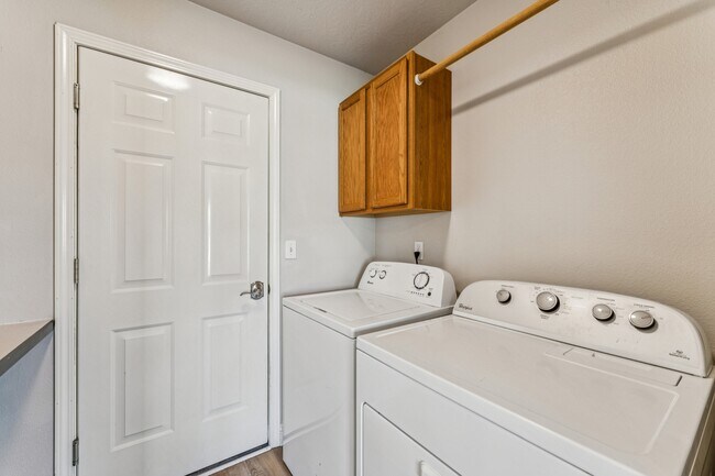 Building Photo - 8210 Waterside Ave