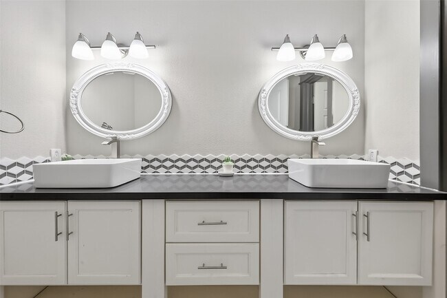 Building Photo - 11280 Braes Forest Dr