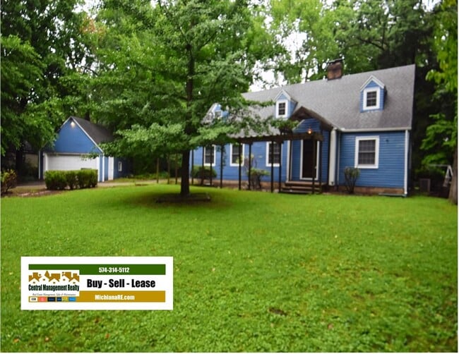 Primary Photo - 4 bedroom 2.5 bath South Bend home on larg...