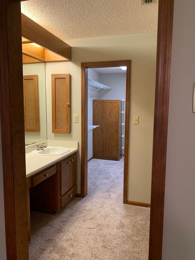 Building Photo - !!$500 off First months Rent!! Private 1-A...