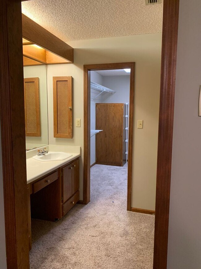 Building Photo - !!$500 off First months Rent!! Private 1-Acre Retreat with Pool, Screened Porch & Spacious Interior