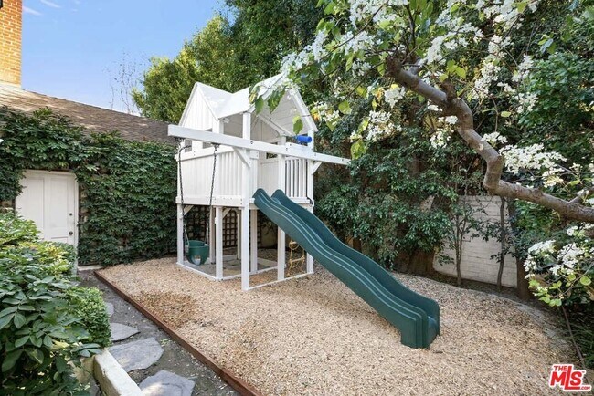 Building Photo - 523 Avondale Ave