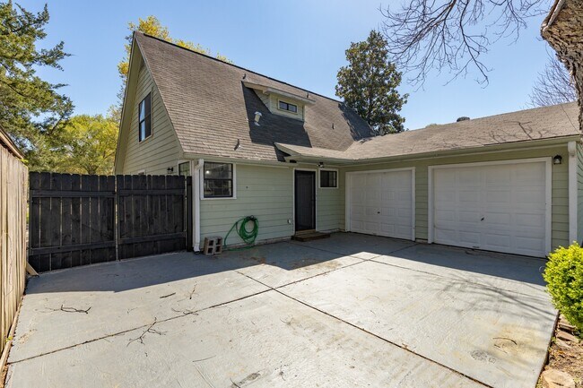 Building Photo - 504 Percival St