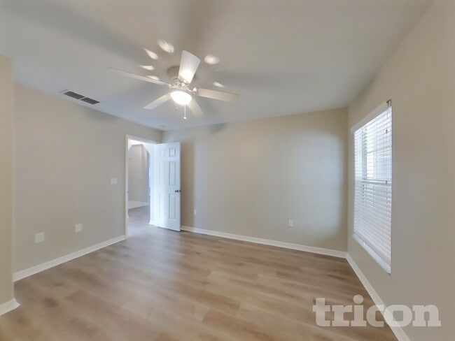 Building Photo - 2342 Sweetwater Blvd