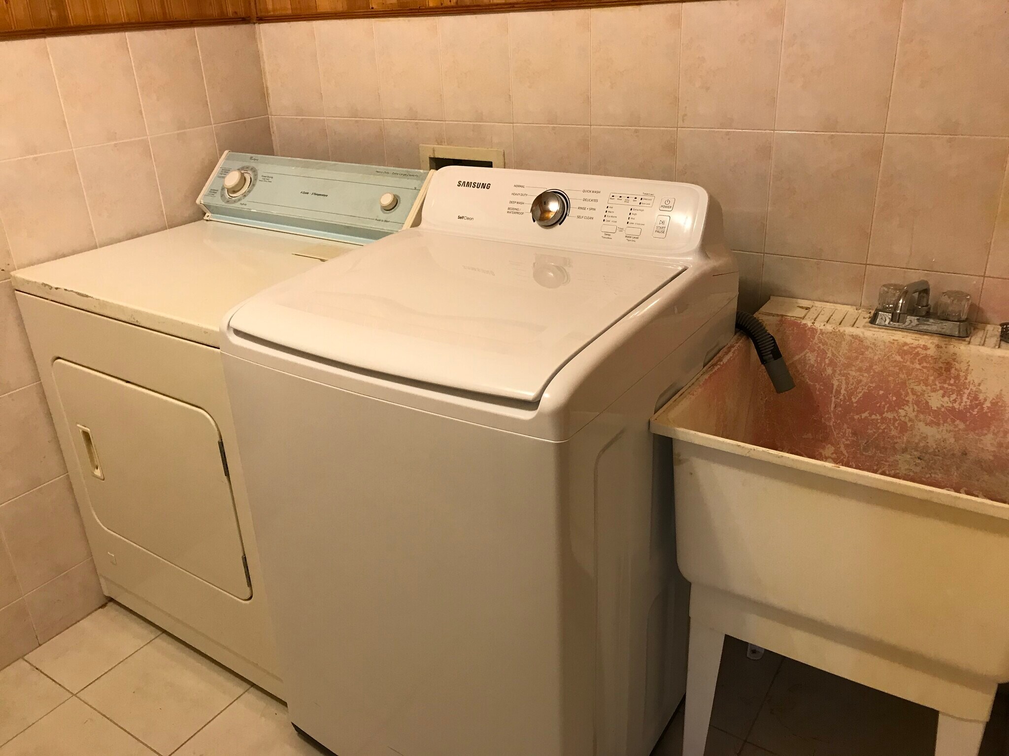 Unit 1 Laundry (excusive) - 5218 S Kilbourn Ave