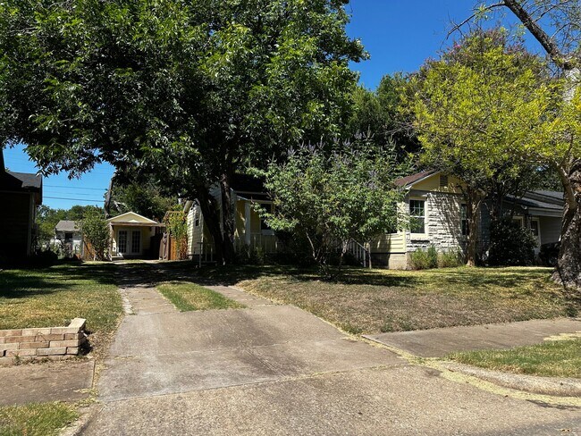 Building Photo - 3217 Cole Ave