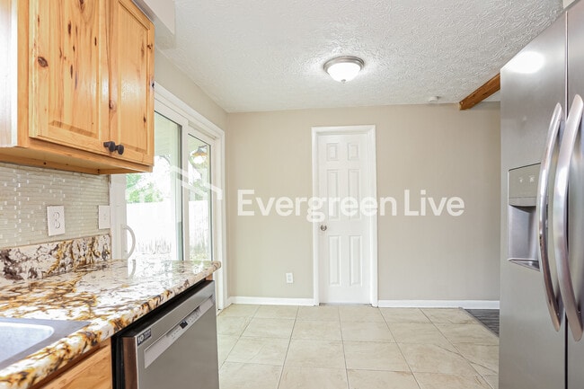 Building Photo - 327 Bonnlyn Dr