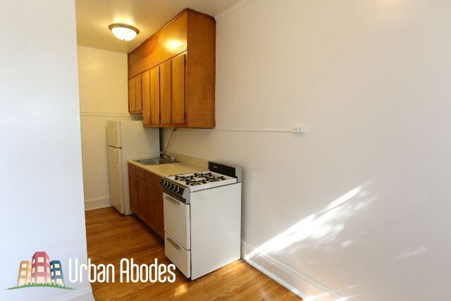 Building Photo - 4631 N Paulina St