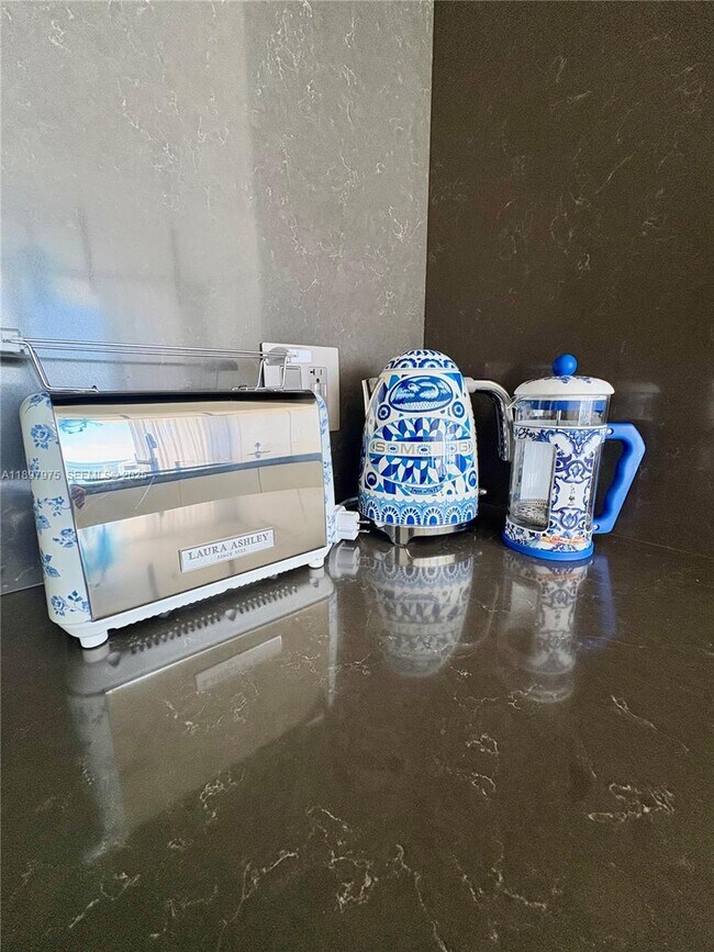 Building Photo - 300 Biscayne Blvd Way