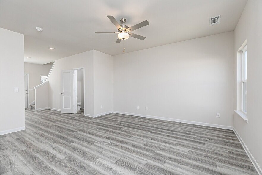 Building Photo - 146 Howell Dr