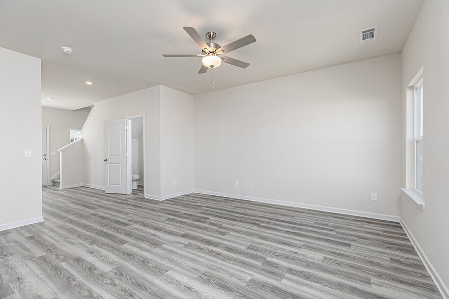 Building Photo - 616 Mackenzie Cv