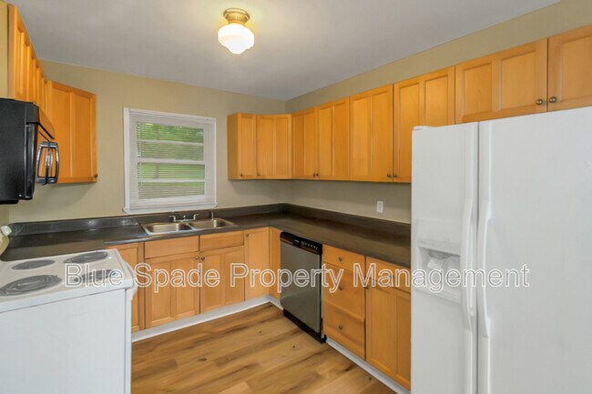 Building Photo - 1862 Posten Ln SW