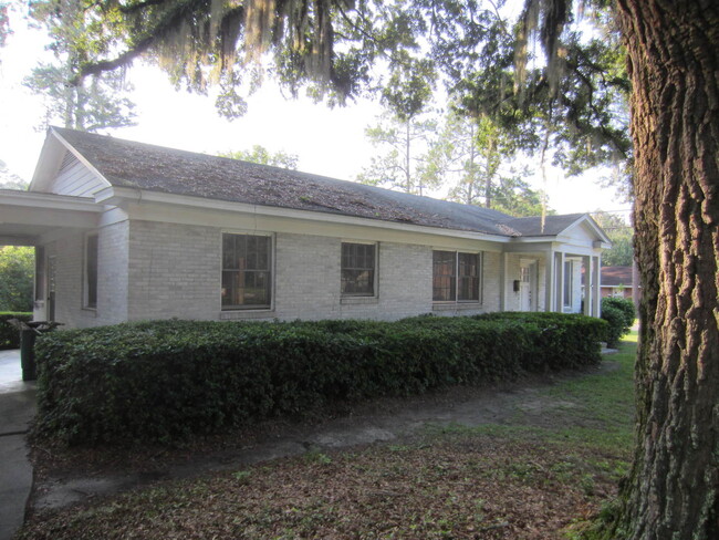 Primary Photo - Close to VSU!!