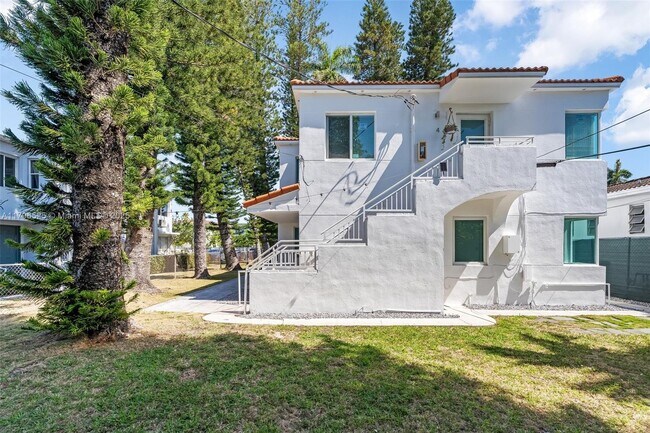 Building Photo - 1754 Marseille Dr