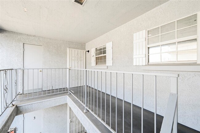 Building Photo - 3823 S Maryland Pkwy