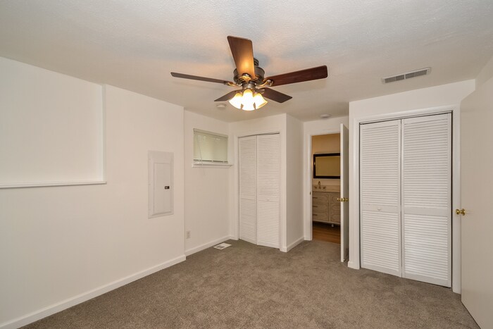 Building Photo - 3864 Townsley Dr