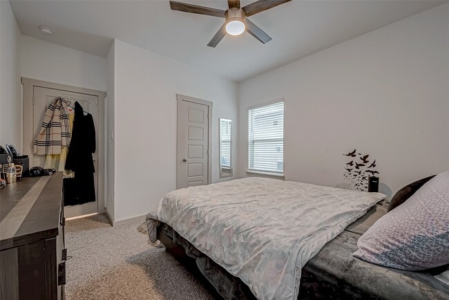 Building Photo - 6850 Amber Clf Ln