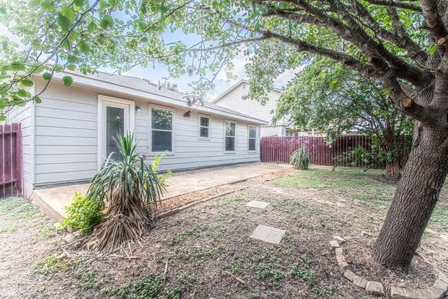 Building Photo - 180 Onyx Lake Dr