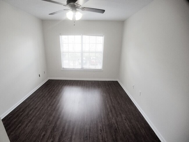 Building Photo - Gorgeous 2/2 Wood Floors Condo For Rent @ ...