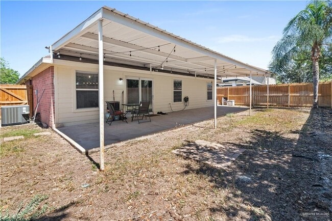 Building Photo - 23 Violet Ave