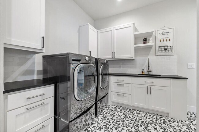 Building Photo - 2600 Arion Cir