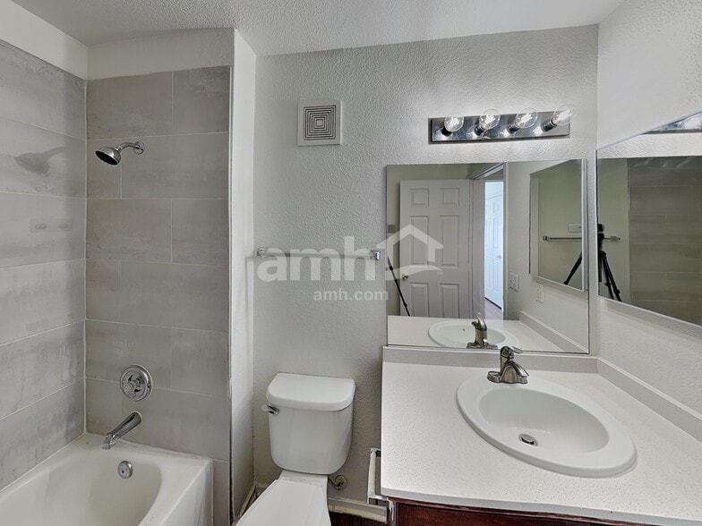 Building Photo - 7636 Connemara Ave