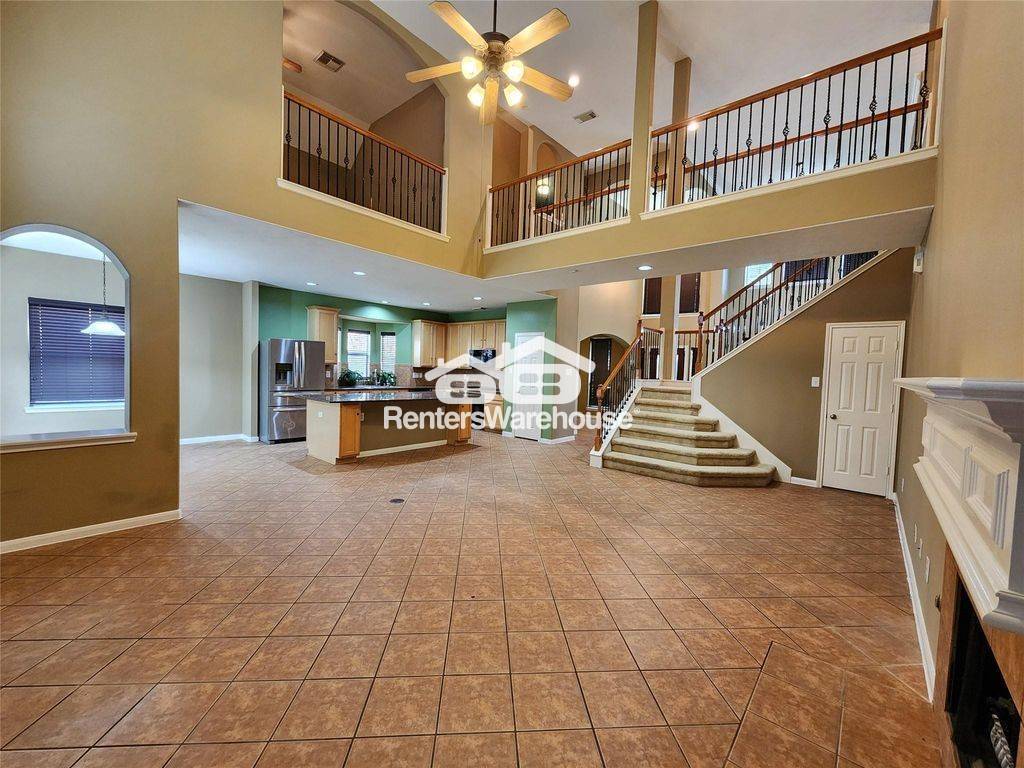 Building Photo - 716 Almond Pointe