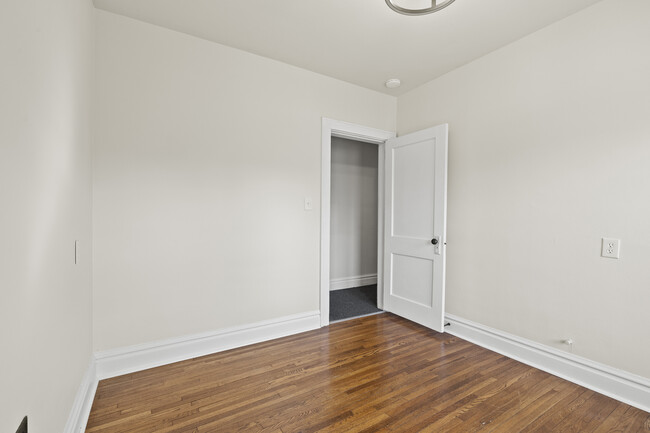 Center Bedroom - 862 College Ave