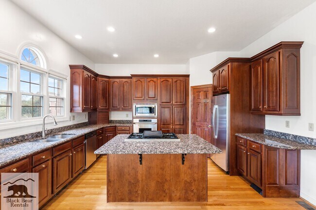 Building Photo - South AVL - Grand Residence in The Cotswol...