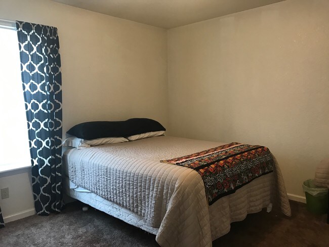 Building Photo - 722 W Broomfield St