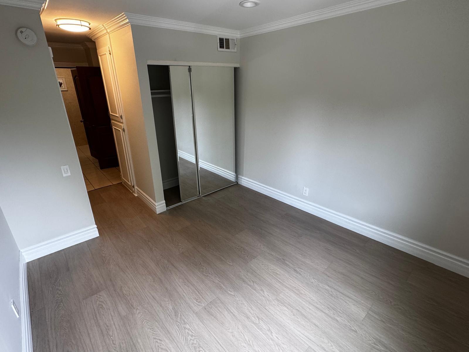 Building Photo - 5460 White Oak Ave