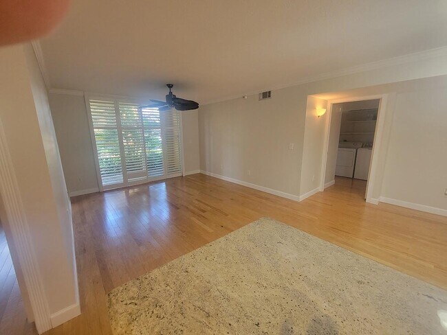 Building Photo - 180 Yacht Club Way