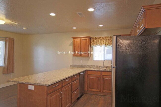 Building Photo - Newer 2 Bed 1 Bath HVAC