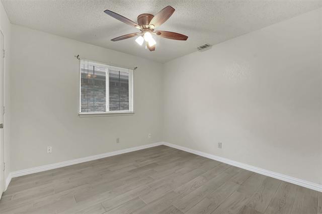 Building Photo - 411 S Las Vegas Trail