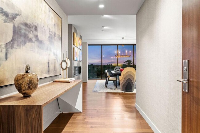 Building Photo - 3433 Westheimer Rd