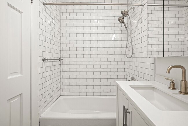 Building Photo - 226 1st St