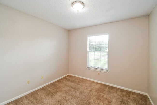 Building Photo - 3176 Chads Ct