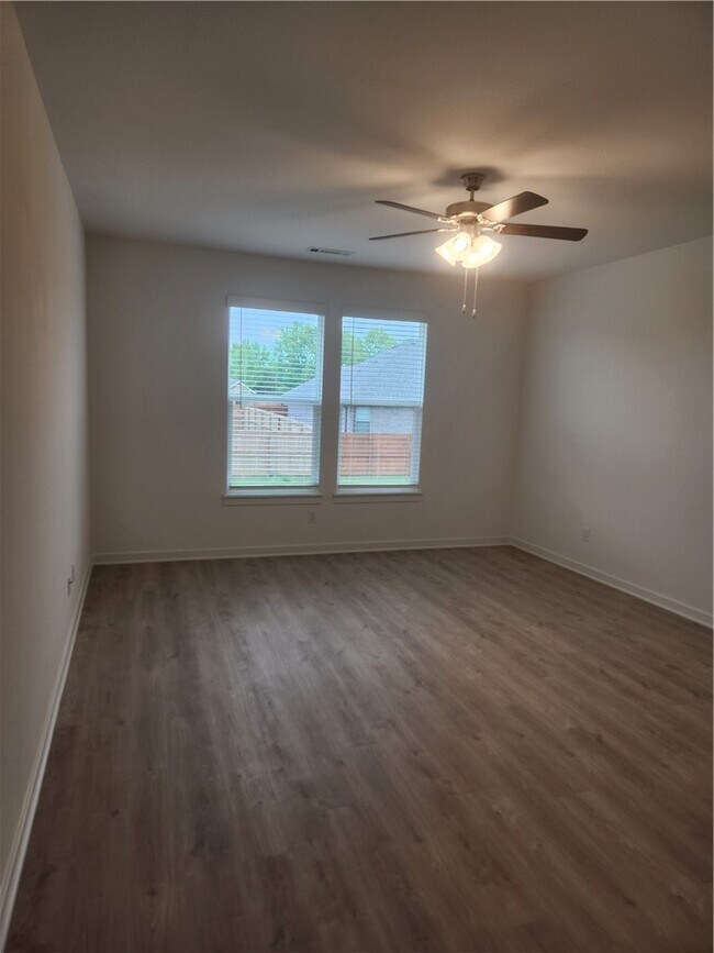 Building Photo - 4008 Aryana Ave