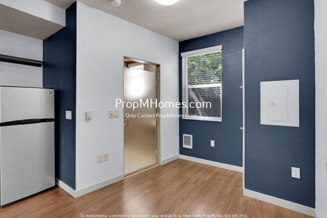 Building Photo - Modern Studio in the Heart of SE!