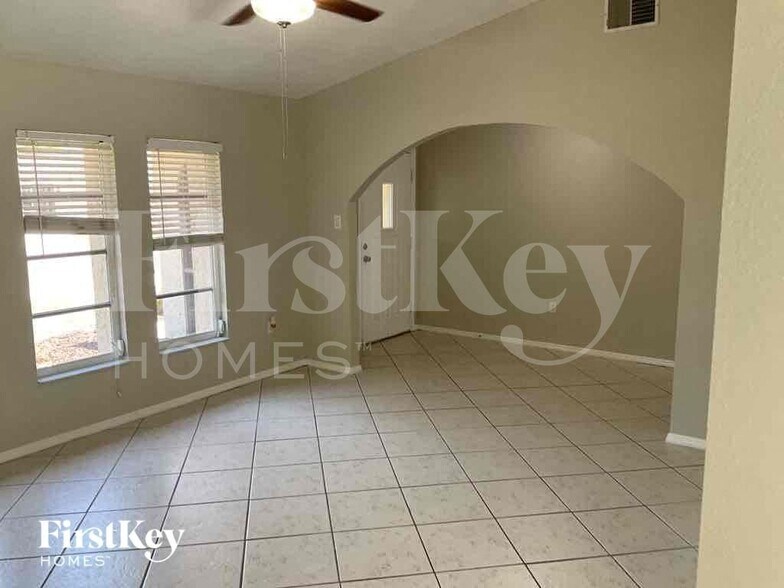 Building Photo - 820 Springview Ave NW