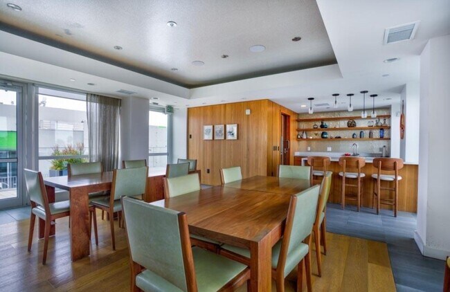 Building Photo - 1705-1725 Ocean Ave