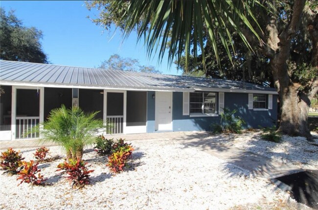 Building Photo - 605 Osceola Rd