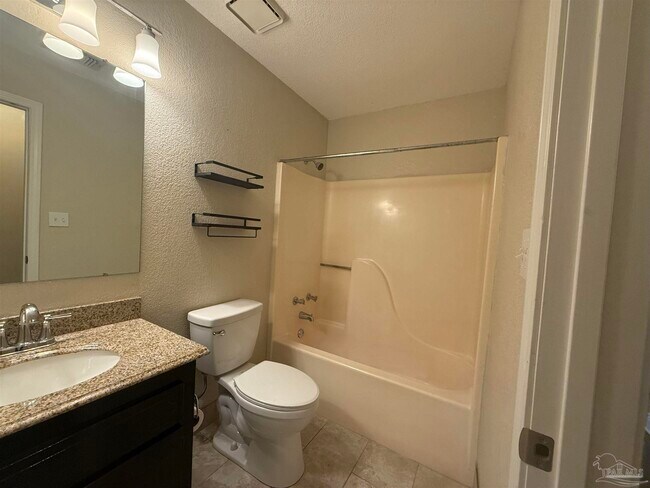 Building Photo - 321 Forest Hills Dr
